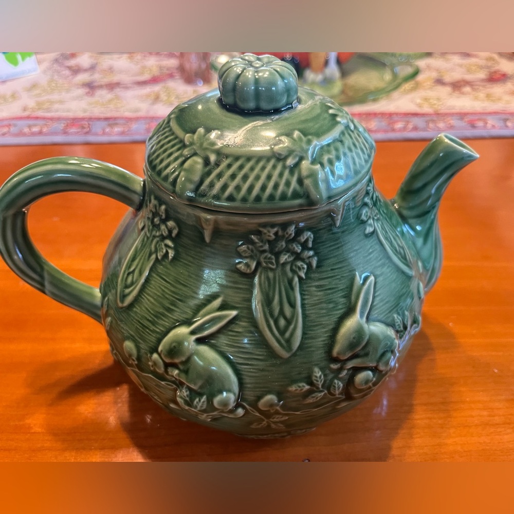 Bordallo Pinheiro carrot bunnies Easter 
Green teapot broken lid